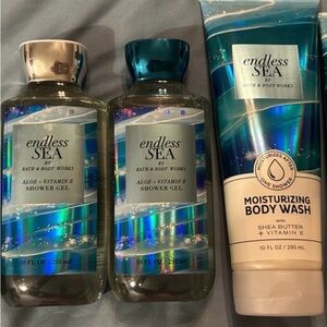 Aloe + Vitamin E Shower Gel and Moisturizing Body Wash Set
